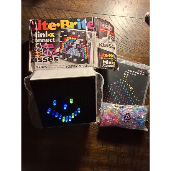 LITE BRITE M8NI CONNECT X, KISSES EDITION - Picture 1 of 6